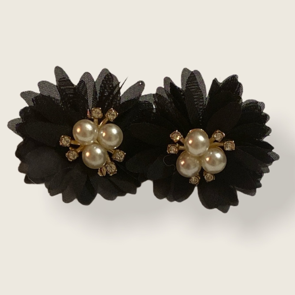 Black big petal floral tulle with faux‎ pearls post back women OS - Picture 4 of 7